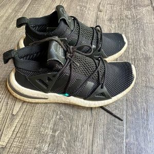 Women’s Adidas Sneakers Size 5.5